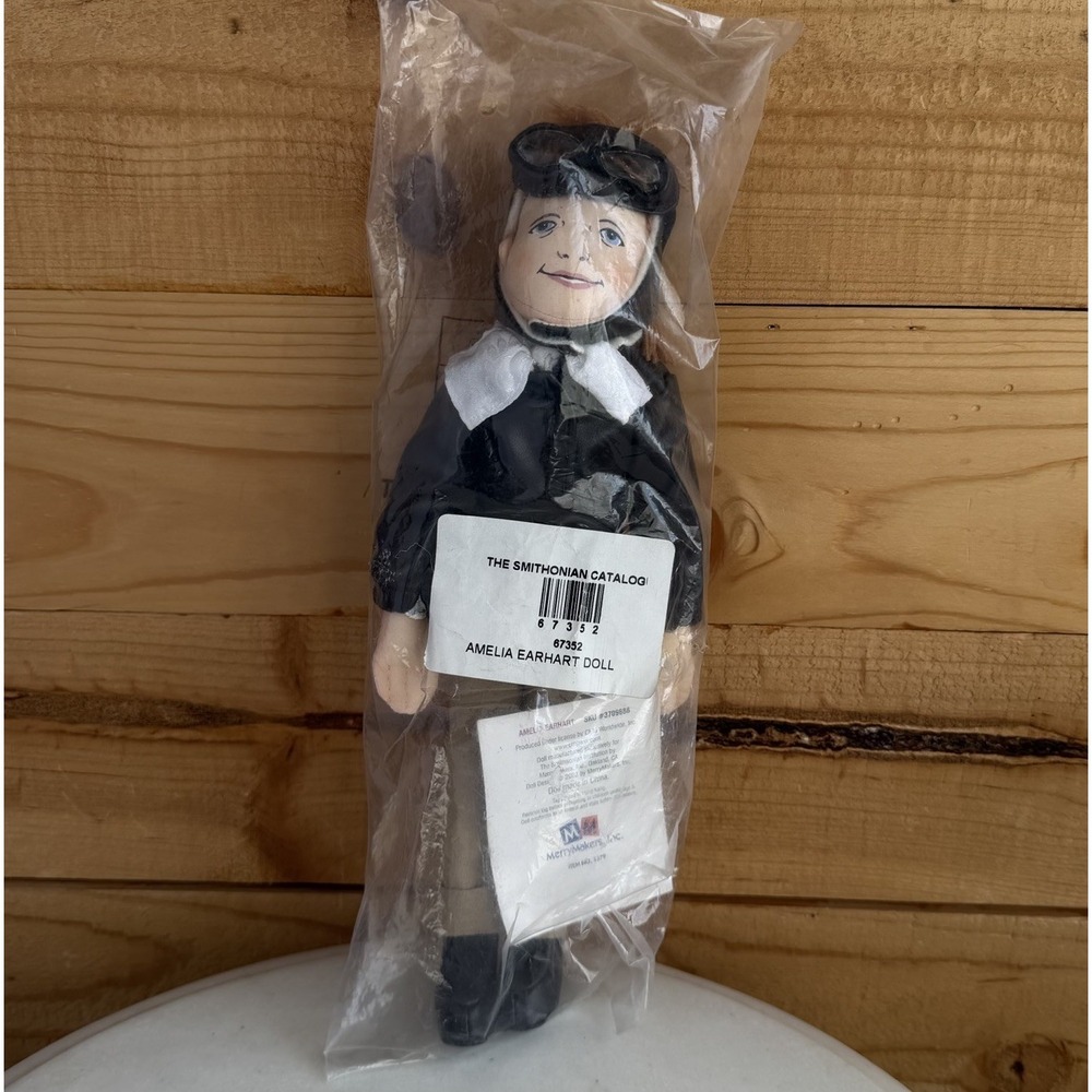 NWT Amelia Earhart VTG Cloth Doll 2002‎ Merry Makers Smithsonian Catalog